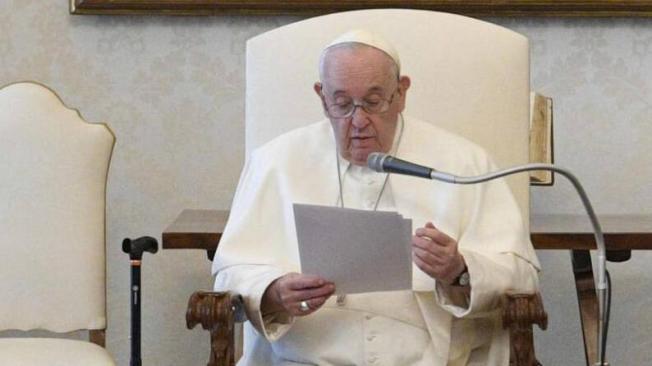 El Papa Francisco recibe a la delegación del Instituto Europeo de Estudios Internacionales de Salamanca.