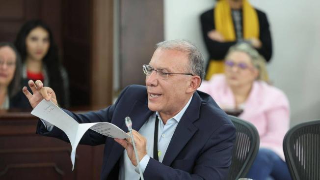 Roy Barreras rompe la ponencia de la reforma política.