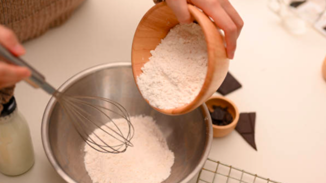 Es un ingrediente básico en la panadería y repostería.