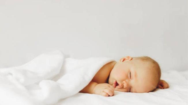 Al dormir sus horas necesarias, el bebé favorece la maduración de sus órganos.
