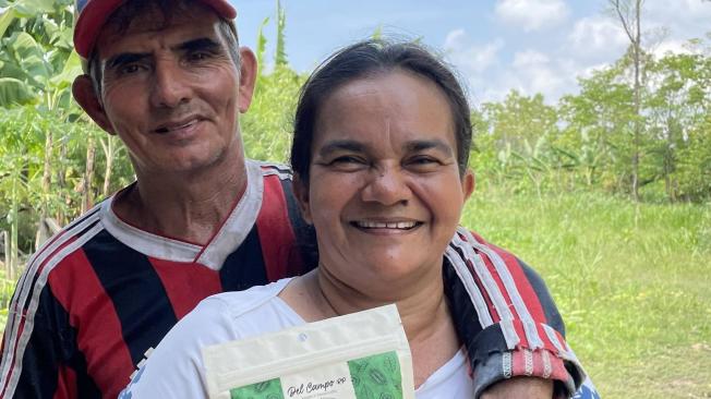 Eliécer Romero y Clara Peralta, los padres de Édison, fueron la inspiración para crear Del Campo RP. Sus apellidos son la imagen de los empaques, la ‘R’ de Romero y la ‘P’ de Peralta.