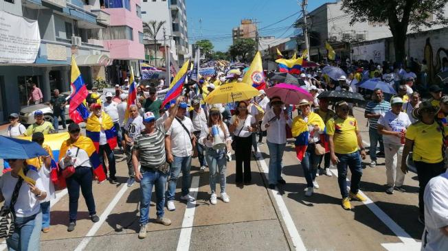 Los manifestantes van rumbo a la plaza de La Paz.