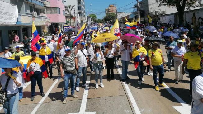 Los manifestantes van rumbo a la plaza de La Paz.