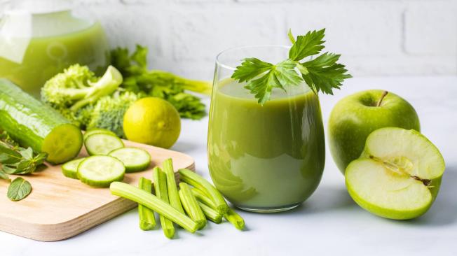 El jugo verde dura unas 48 horas en la nevera.