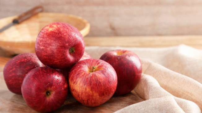 Las manzanas son una fruta deliciosa y nutritiva que beneficia a la mayoría de las personas.