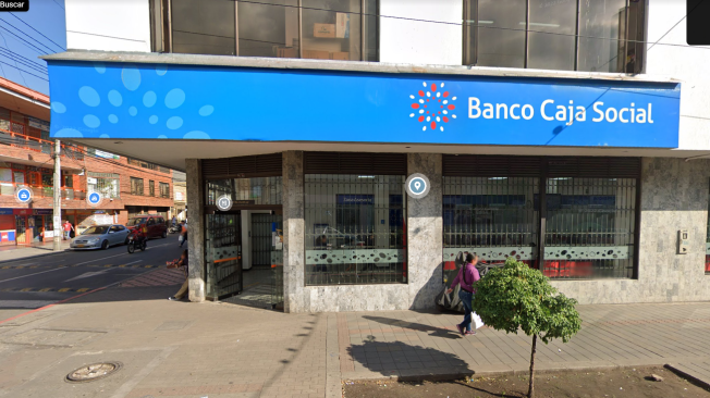 Este es el banco Caja Social en el que ingresaron los delincuentes.