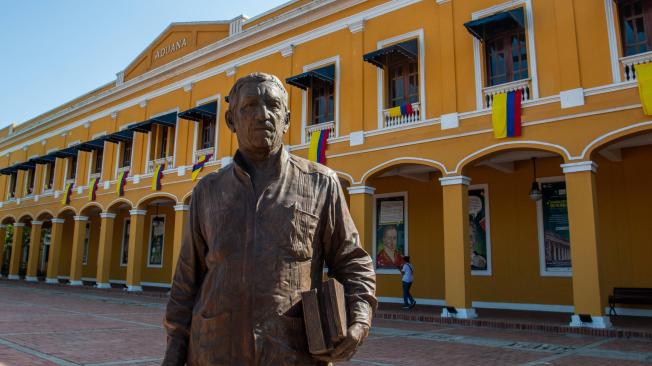 Este sábado será develada, por segunda vez, la escultura de Gabriel García Márquez, que antes se encontraba bajando las escaleras del Parque Cultural del Caribe.