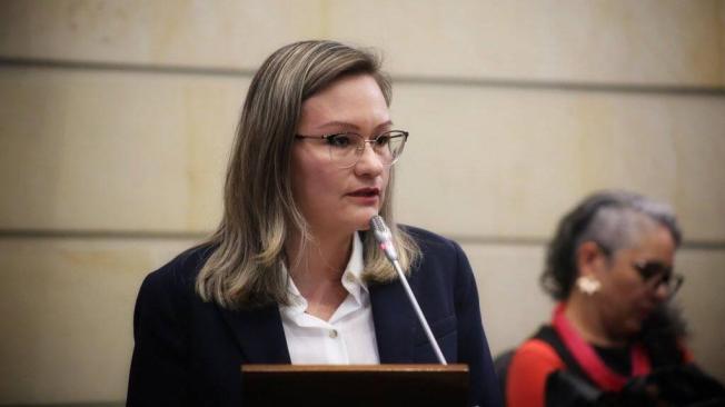 Cielo Rusinque durante la elección del nuevo magistrado en el Senado.