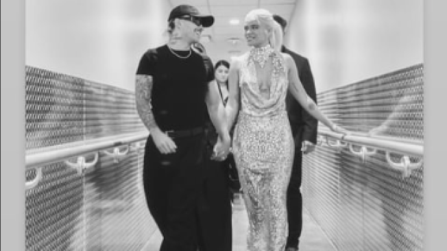 Feid acompañó a Karol G en la ceremonia Billboard Women In Music Awards, donde fue homenajeada como la Mujer del Año.