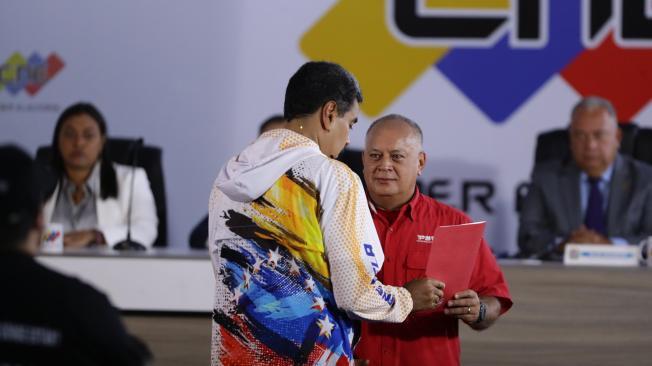El presidente de Venezuela, Nicolás Maduro, junto a Diosdado Cabello.