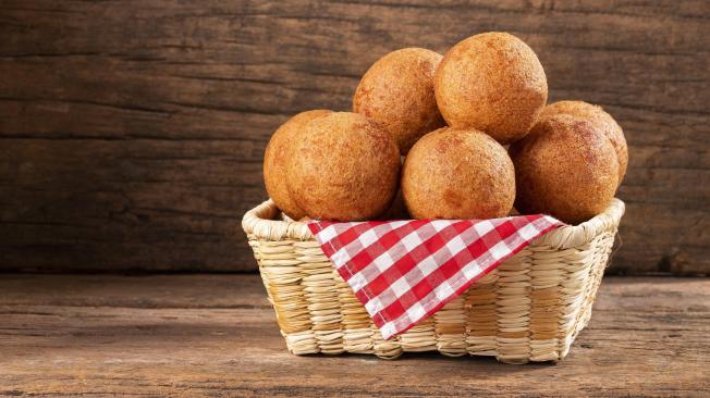 ¿Usted ya ha probado los famosos buñuelos colombianos rellenos de queso?