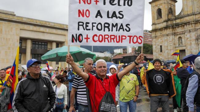 Marchas contra el gobierno del presidente Petro en Bogotá.