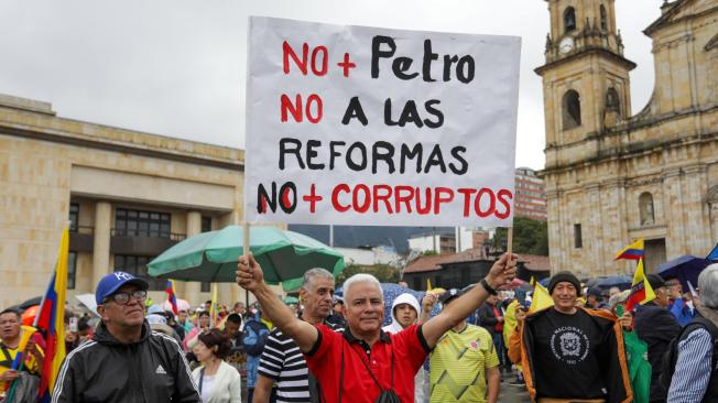 Marchas contra el gobierno del presidente Petro en Bogotá.