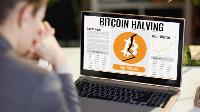Este cambio fue introducido por su creador anónimo Satoshi Nakamoto.
