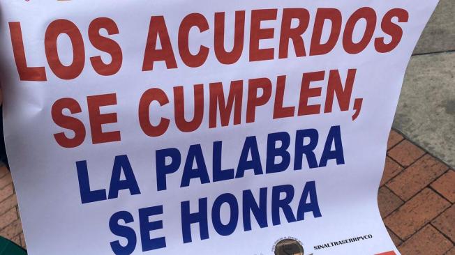 Trabajadores del Ministerio de Trabajo protestan ante "incumplimientos" de la ministra Gloria Inés Ramírez.