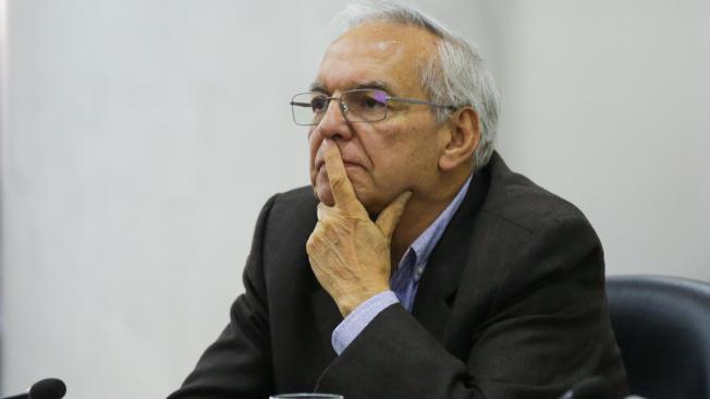 Ricardo Bonilla, ministro de Hacienda durante la sesión de la Comisión Tercera del Senado en donde se realiza la discusión y votación del Proyecto de Ley No. 292 de 2023, donde se adoptan medidas en materia de impuesto predial unificado.