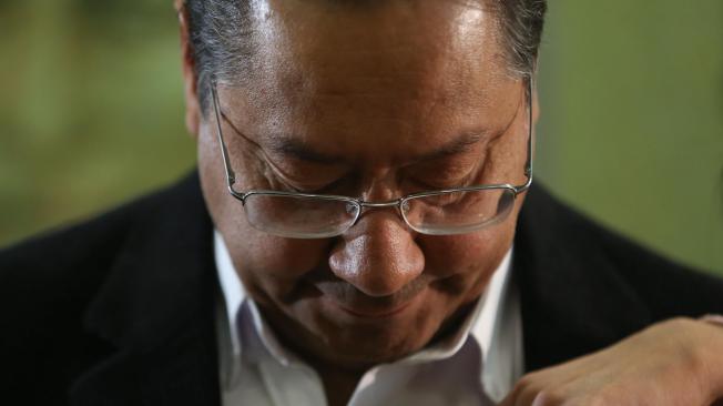 El presidente de Bolivia, Luis Arce, asiste a una entrevista con EFE este sábado.