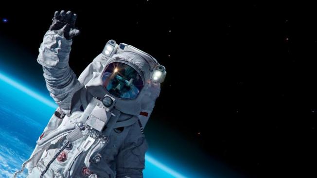 Cuentan con un jetpack en el traje.
