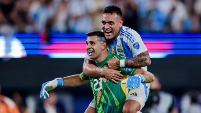 Lautaro y Dibu festejando tras ganar la Copa AMérica 2024.