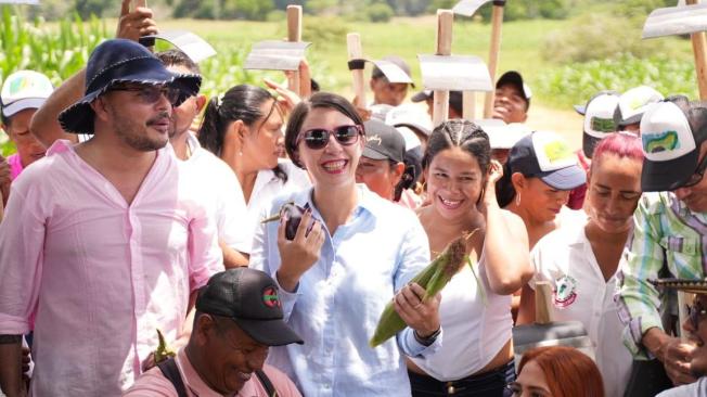 Ministerio de Agricultura y ANT hacen entrega de Tierras a familias campesinas en Córdoba.