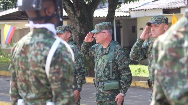 El comandante del Ejército,  mayor general Luis Emilio Cardozo Santamaría.