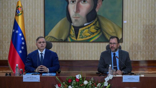 El Fiscal General Tarek William Saab y el canciller Yván Gil.