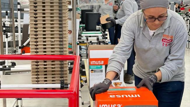 En el marco de este aniversario la marca se encuentra liderando a través de la Fundación IMUSA SAMURAI Taller de Sueños, una campaña para recaudar fondos destinados a la construcción de 90 hogares para familias en situación de vulnerabilidad.
