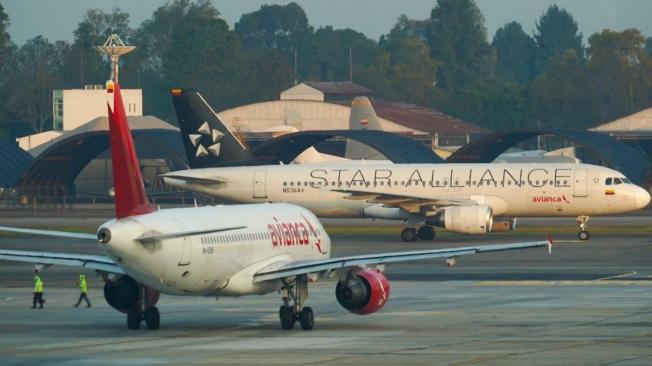 Con normalidad amaneció el 27 de agosto de 2024 el aeropuerto internacional El Dorado, luego de que el  26 de agosto se cancelaron varios vuelos nacionales e internacionales debido a la falta de combustible para aviones.