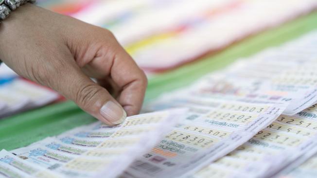 Los billetes repartidos ofrecen un premio que varía entre 5.000 a un millón de dólares.