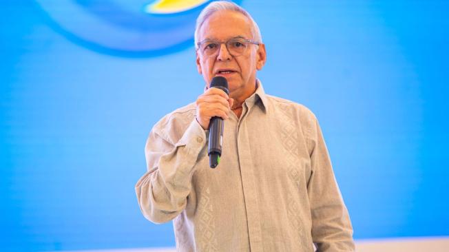 El ministro de Hacienda, Ricardo Bonilla, en el congreso de Confecámaras.