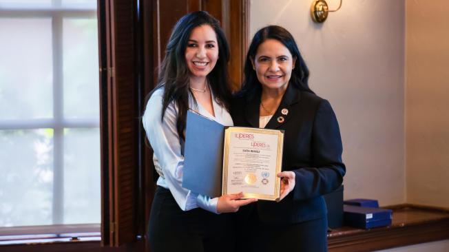 Presentó su proyecto Gobierno del Ciberespacio en Harvard.