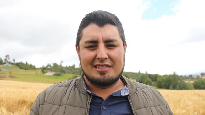 Sebastián Rodríguez también es miembro de Asoagrotoca y apoya en la revisión de calidad de la papa y la cebada.