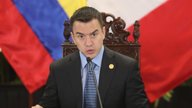 Fotografía de archivo fechada 04 de julio de 2024 del presidente de Ecuador, Daniel Noboa, hablando en la inauguración del gabinete binacional en el marco del XV Encuentro Presidencial Binacional Perú-Ecuador, en el Palacio Nacional en Lima (Perú). El presidente de Ecuador, Daniel Noboa, ordenó este viernes al Instituto Nacional de Estadística y Censos (INEC) investigar una presunta ocultación de cifras de homicidios y de violencia del crimen organizado en las anteriores administraciones a la suya que abarca los gobiernos de Rafael Correa (2007-2017), Lenín Moreno (2017-2021) y Guillermo Lasso (2021-2023). EFE/ Paolo Aguilar/ARCHIVO