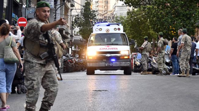 Ambulancia en Beirut, Líbano, tras ataque de Hezbolá.