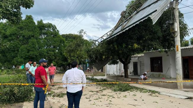 Los estragos del vendaval se pueden apreciar en las calles de los pueblos.