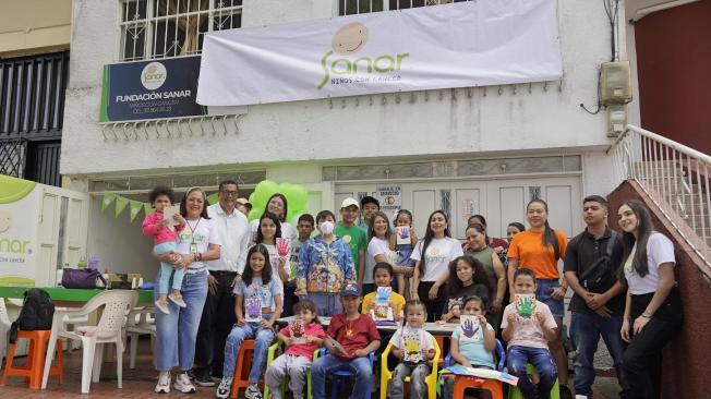 Niños de la Fundación Sanar en la sede de la entidad.