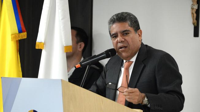 Carlos Hernán Rodríguez en el foro sobre tarifas de servicios públicos.