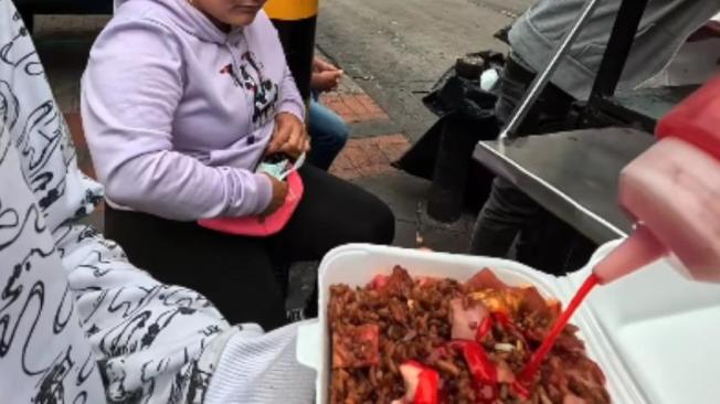 Los jóvenes catalogaron esta preparación como el arroz más 'barato de Bogotá'.