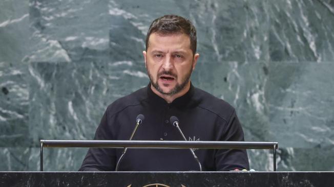 New York (United States), 25/09/2024.- Ukrainian President Volodymyr Zelensky speaks during the General Debate of the 79th session of the United Nations General Assembly at United Nations Headquarters in New York, New York, USA, 25 September 2024. The annual high-level General Debate gathers world leaders from 24 to 28 September, and 30 September under the theme, 'Leaving no one behind: acting together for the advancement of peace, sustainable development and human dignity for present and future generations'. (Zelenski, Nueva York) EFE/EPA/SARAH YENESEL