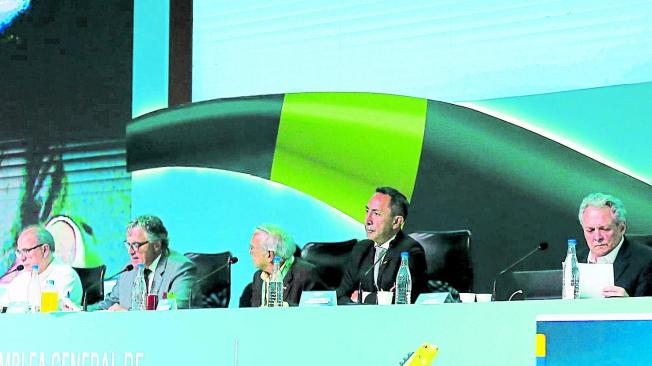 El ministro de Hacienda, Ricardo Bonilla, y el presidente de Ecopetrol, Ricardo Roa, en la asamblea ordinaria de Ecopetrol, en marzo del 2024.