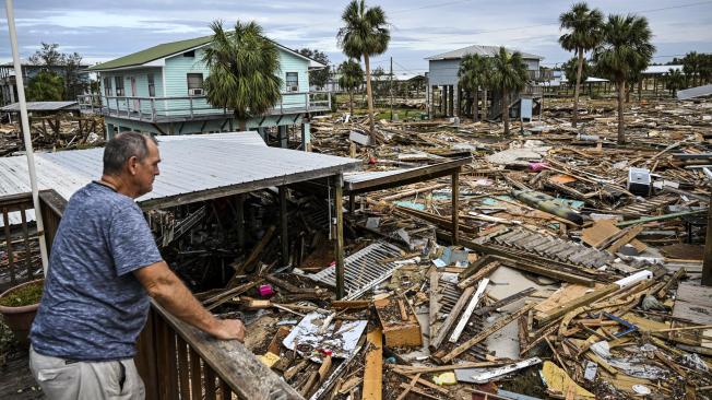 Daños tras el paso del huracán Helene por Horseshoe Beach, Florida.