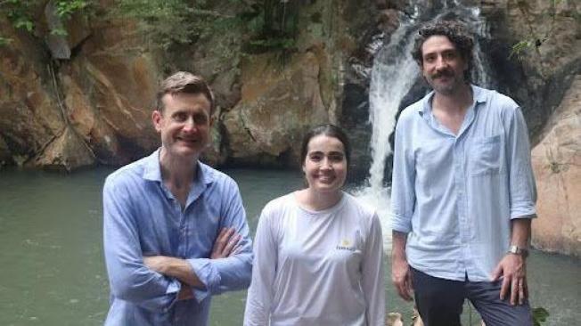 George Hodgson (Embajador Británico en Colombia), María Cristina Vargas (Empresa Terrasos), Francisco Gómez (Empresa Terrasos)