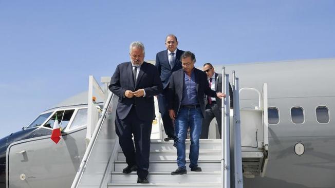 Presidente Gustavo Petro en su llegada a México este lunes 30 de septiembre.