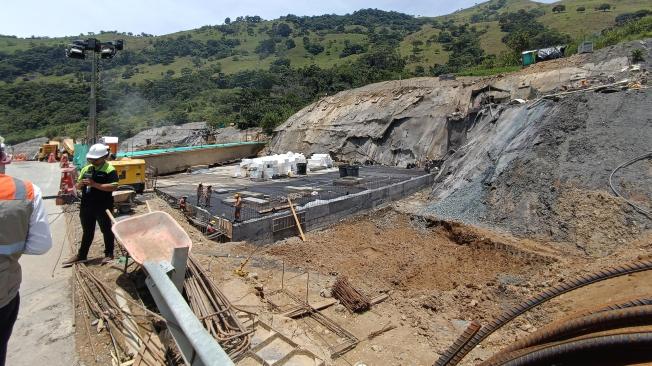 Se espera que a finales este mes estén terminadas las obras del túnel falso construido en la unidad funcional 2, para que este tramo quede en operación.