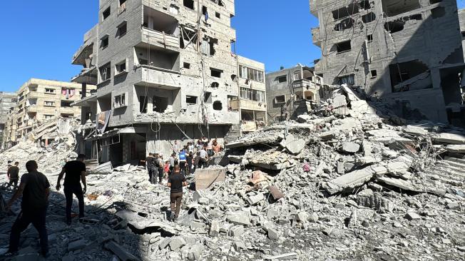 Al menos 87 personas murieron o están desaparecidas tras el bombardeo. Otras 40 resultaro heridas, según el Ministerio de Salud gazatí.