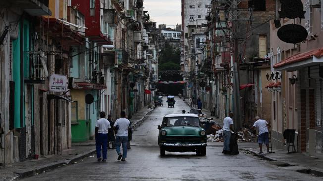 El huracán golpeó a Cuba justo cuando la isla vive un apagón total por cuenta de la crisis energética.