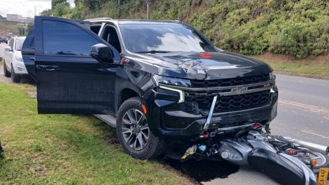 Así quedó la camioneta de Alfredo Morelos.