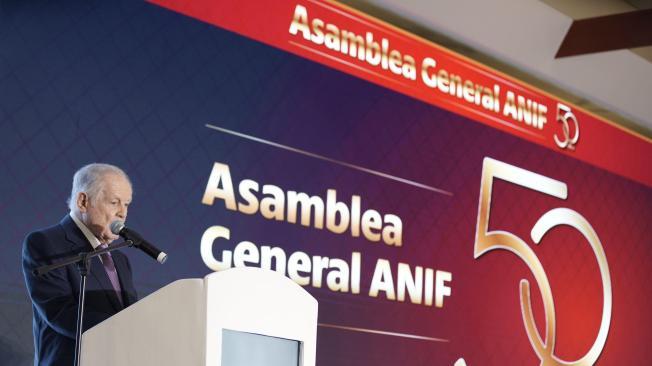 Luis Carlos Sarmiento Angulo, gestor de Anif, durante su intervención en la instalación de la asamblea anual del centro de pensamiento económico.