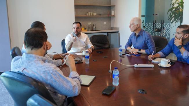 Los dirigentes gremiales conocieron los avances del proceso en reunión con Edwin Palma (centro).