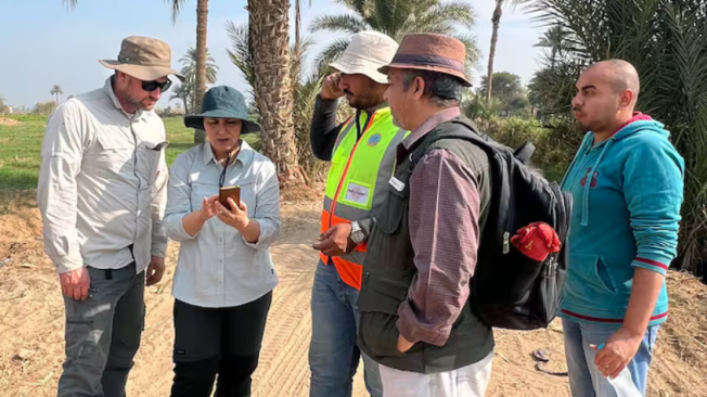 Un equipo de arqueólogos liderado por Eman Ghoneim descubrió que un túnel conecta las pirámides de Giza en Egipto y fue en realidad un antiguo brazo del río Nilo.